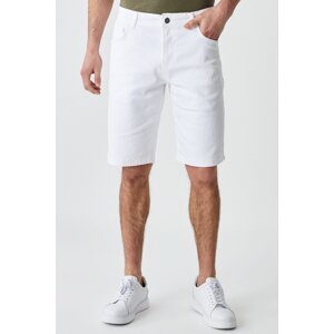 ALTINYILDIZ CLASSICS Men's White Slim Fit Slim Fit Diagonal Patterned 5 Pocket Flexible Shorts.