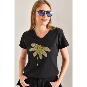 Bianco Lucci Women's Daisy Embroidered Tshirt