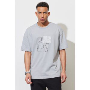 AC&Co / Altınyıldız Classics Men's Gray Oversize Loose Cut Crew Neck 100% Cotton Printed T-Shirt