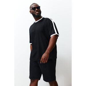 Trendyol Plus Size Black Oversize/Wide Cut 100% Cotton T-shirt with Contrast Detail