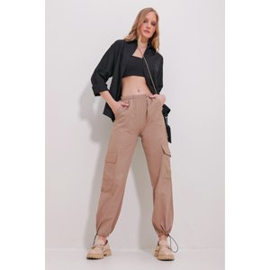 Trend Alaçatı Stili Women's Light Beige Cargo Pocket Elastic Waist Jogging Trousers