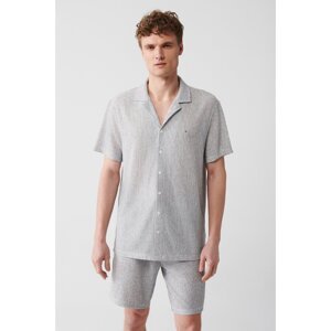 Avva Men's White Cuban Collar Knitted Jacquard Easy-Iron Short Sleeve Standard Fit Regular Cut Shirt