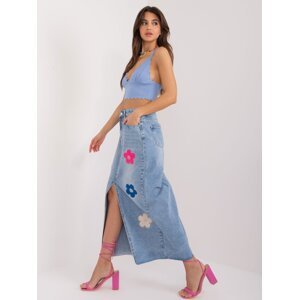 Modrá midi džínová sukně s květinami