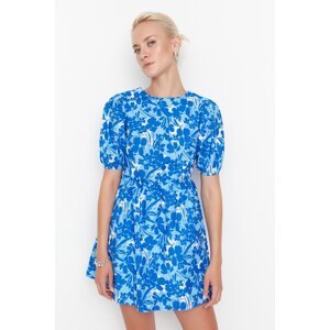 Trendyol modré květinové mini tkané šaty s otevřením pasu zpět detail