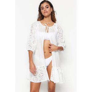 Trendyol bílé mini tkané vyšívané plážové šaty