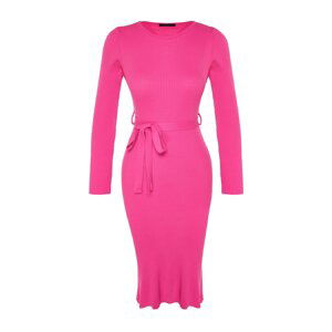Trendyol růžové midi pletené šaty s páskem detail