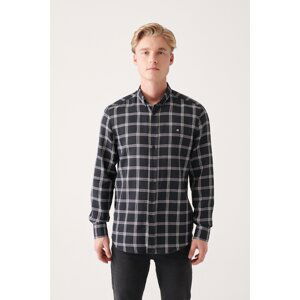 Avva Men's Black Easy-to-Iron Buttoned Collar Plaid Regular Fit Shirt