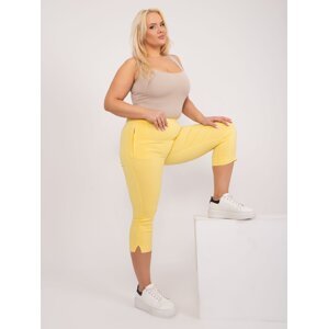 Světle žluté vypasované kalhoty velikosti 3/4 plus