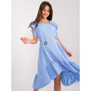 Světle modré asymetrické šaty s volány