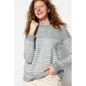 Trendyol šedý jemně texturovaný pruhovaný pletený svetr