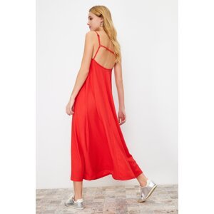 Trendyol červené šaty s hranatým výstřihem do A-linie z angreštově/texturovaného pleteného materiálu maxi délky