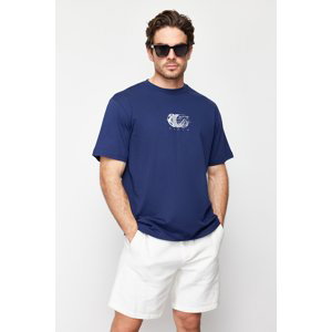 Trendyol námořnicky modré volné/pohodlné tričko s potiskem ze 100% bavlny