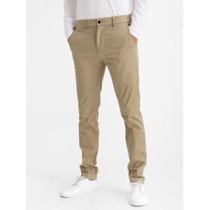 Béžové pánské kalhoty modern khakis in skinny fit with GapFlex
